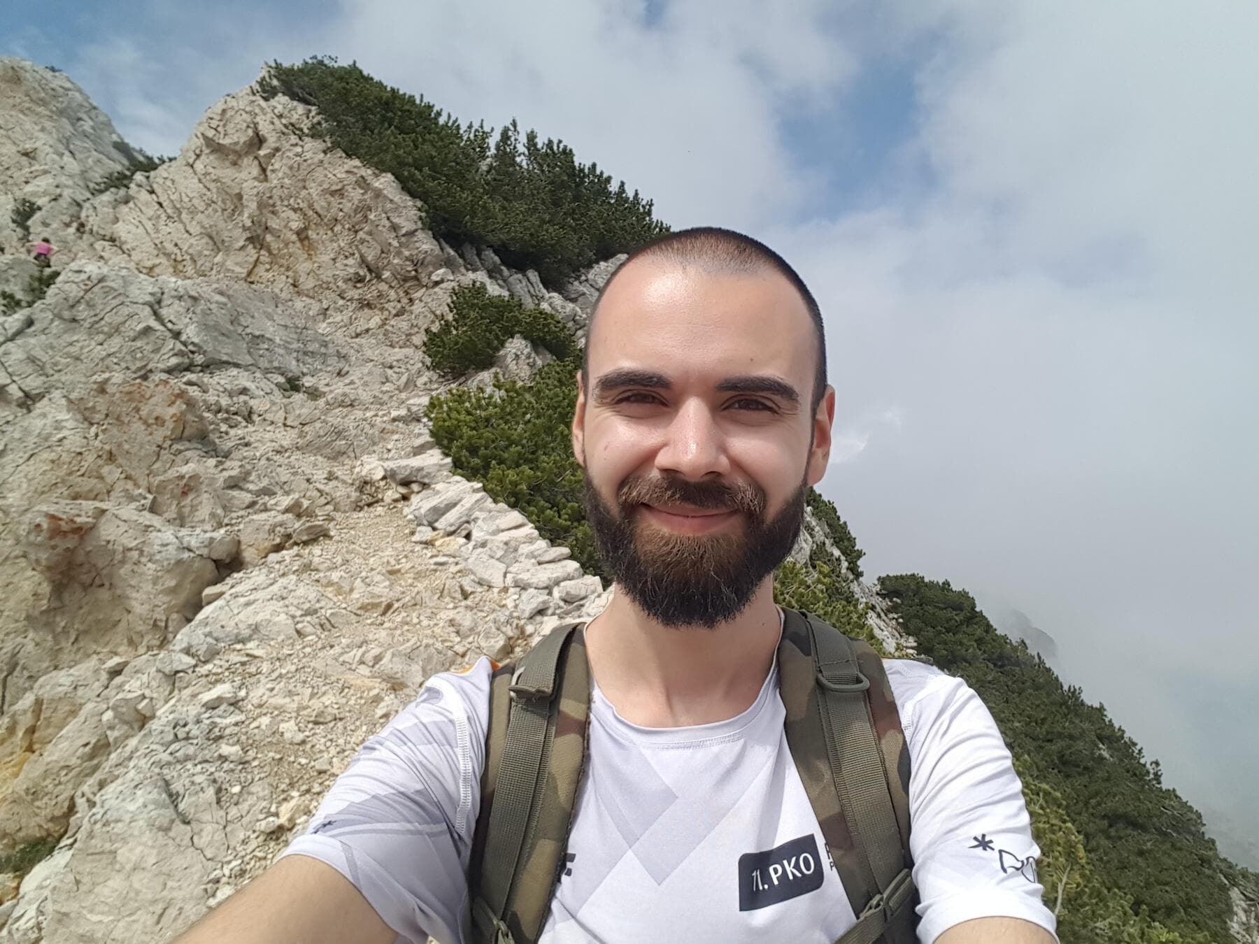 Czarek przy wspinaniu — hobby poza wodzirejką